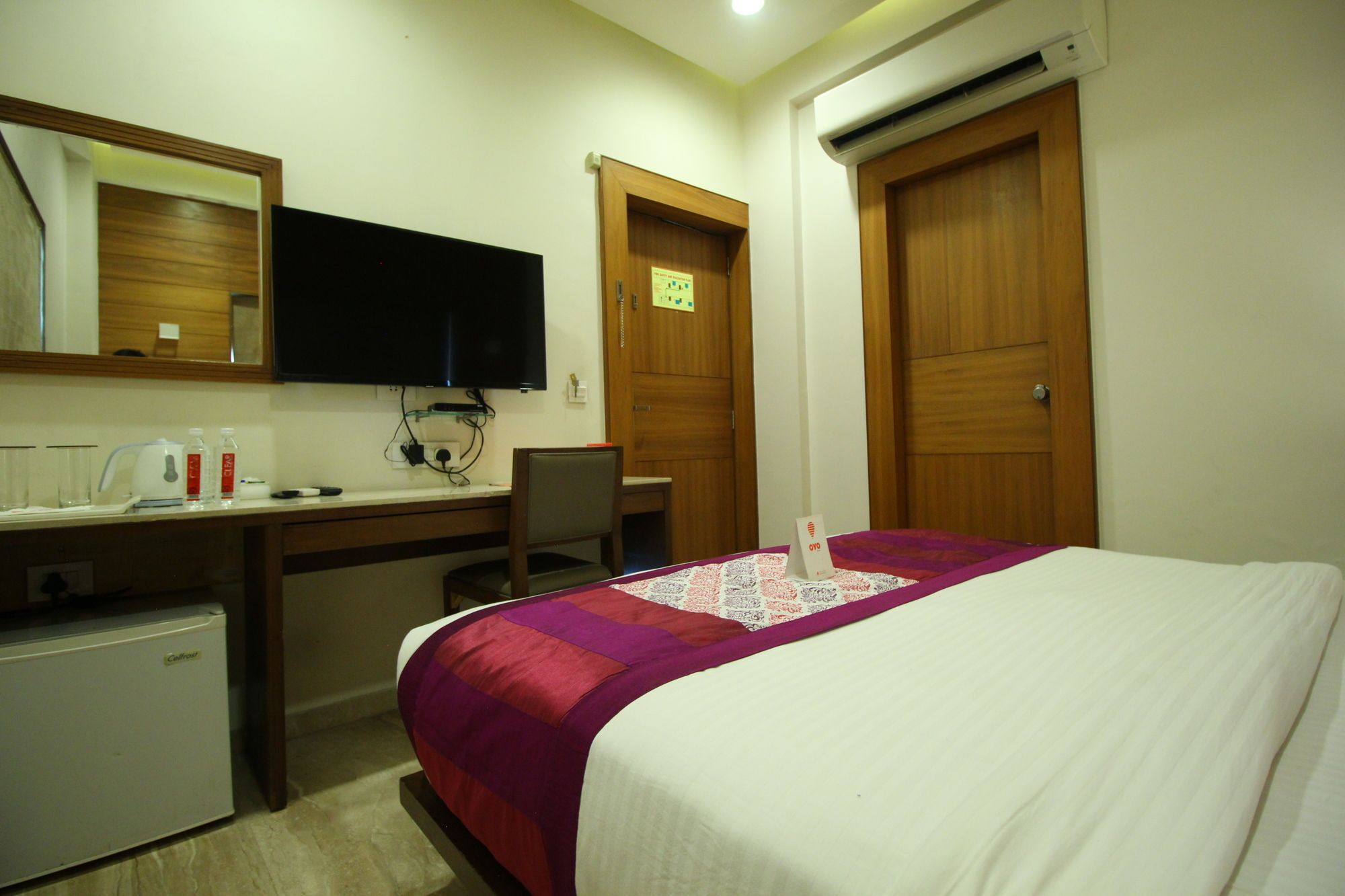 Oyo 8992 Hotel Kyra Ahmedabad Exterior foto