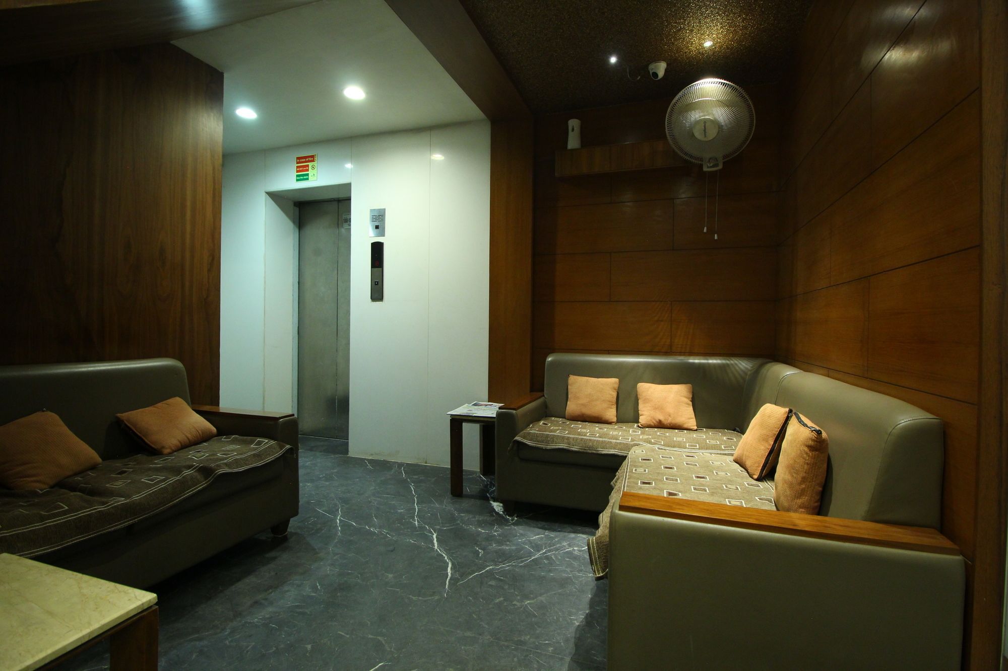 Oyo 8992 Hotel Kyra Ahmedabad Exterior foto